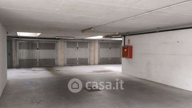 Box/posto auto in residenziale in Via E. Fermi 22