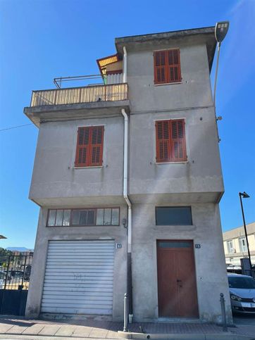Casa indipendente in residenziale in