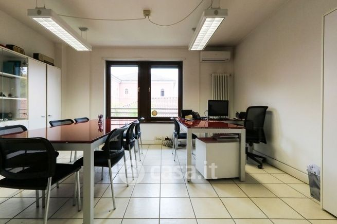 Ufficio in commerciale in 