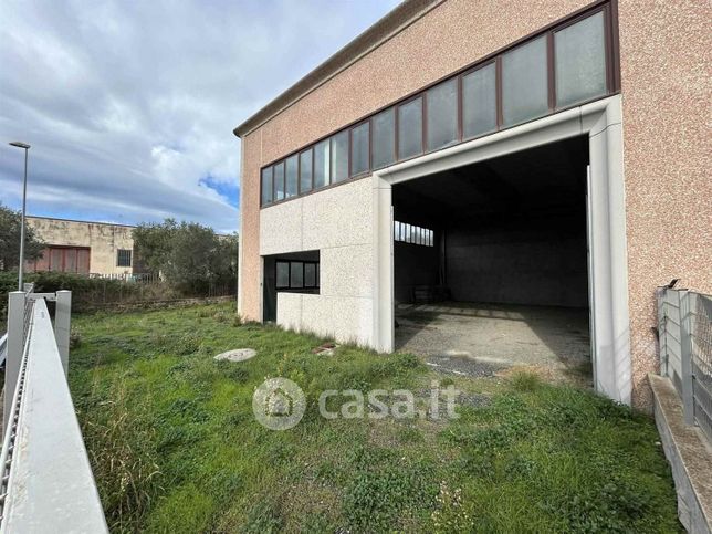 Capannone in commerciale in Via Guido Rossa