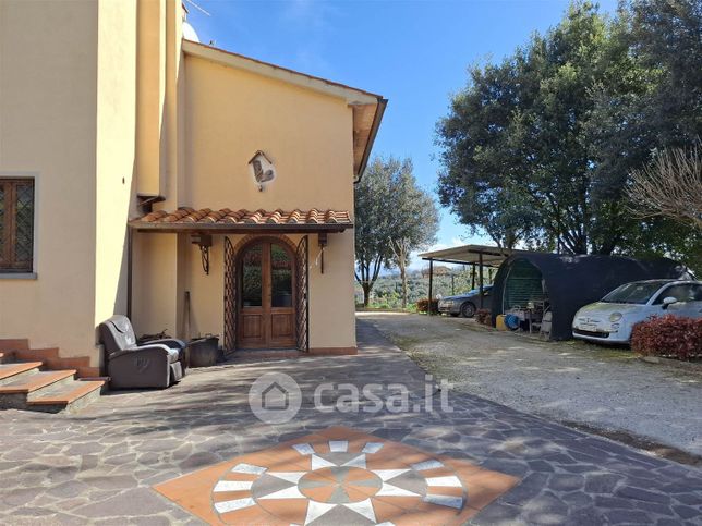 Rustico/casale in residenziale in 