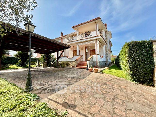 Villa in residenziale in Via Arenzano 70