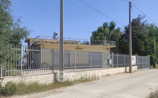 Capannone in commerciale in Strada del Salice