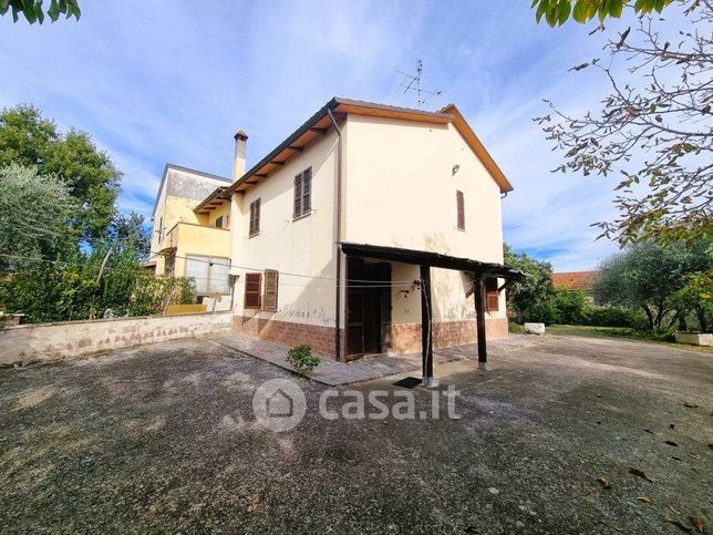 Casa bi/trifamiliare in residenziale in C.a. Centoia 57