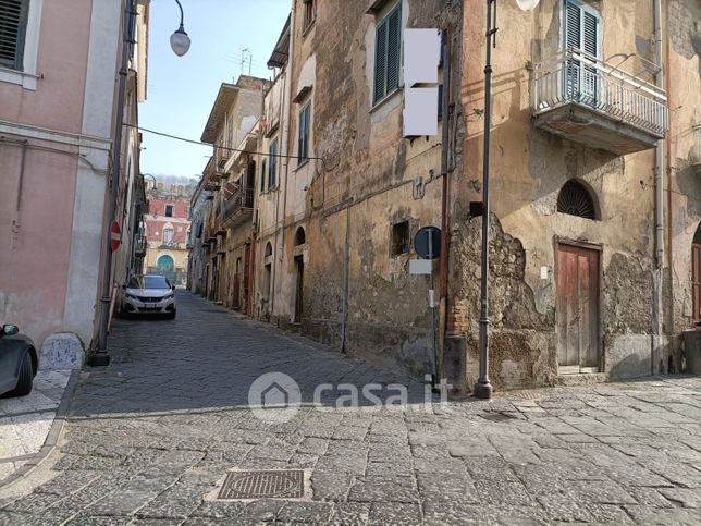 Negozio/locale commerciale in commerciale in Via Tommaso Vitale