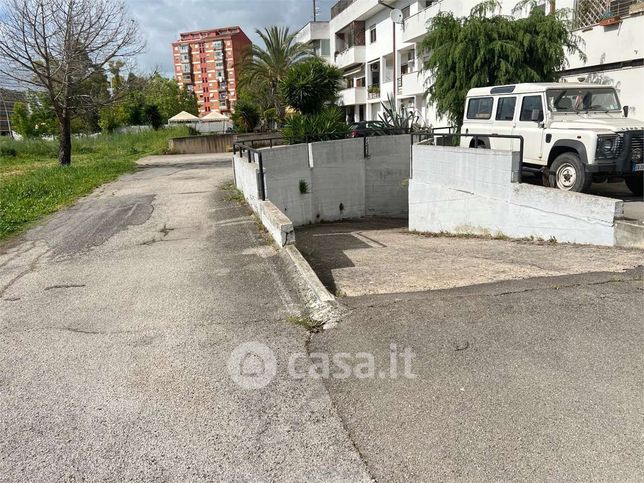 Box/posto auto in residenziale in Via Magenta
