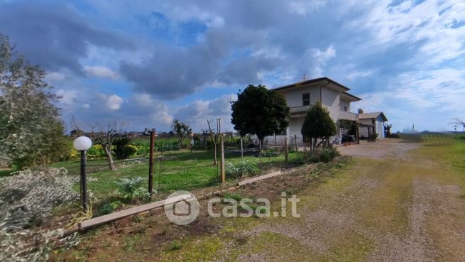 Casa indipendente in residenziale in Via Urano 3