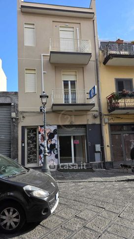 Negozio/locale commerciale in commerciale in Via Roma 296
