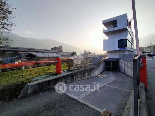 Box/posto auto in residenziale in Viale Giorgio Carrel 12