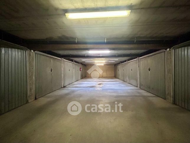 Box/posto auto in residenziale in Via Sant'Evasio 10