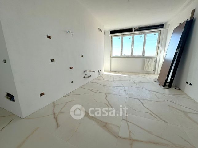 Appartamento in residenziale in Via Raffaele Aversa 152