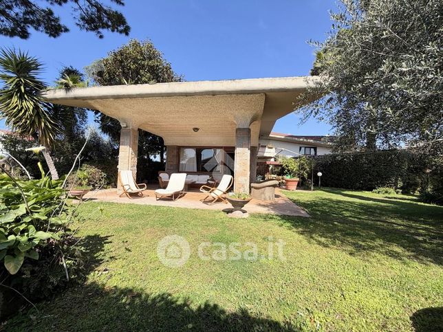 Villa in residenziale in Via Piave 18