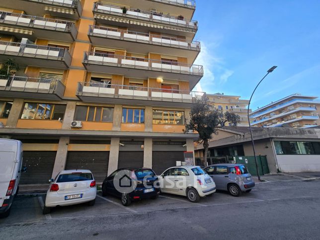 Ufficio in commerciale in Via Napoli 9