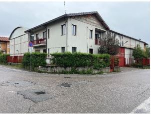 Capannone in commerciale in Via Stadio 46