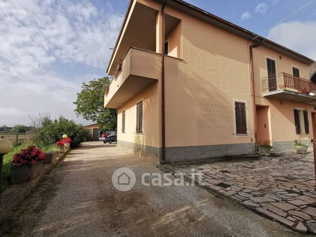 Casa bi/trifamiliare in residenziale in Via Budino 11