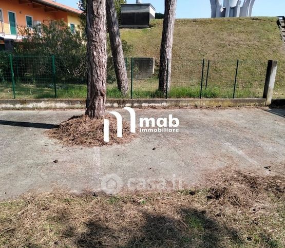 Box/posto auto in residenziale in Via Pineda