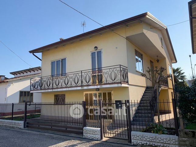 Casa indipendente in residenziale in Via Padova 10