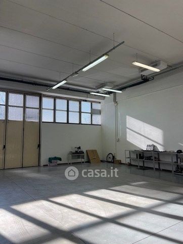 Capannone in commerciale in Via del Lavoro