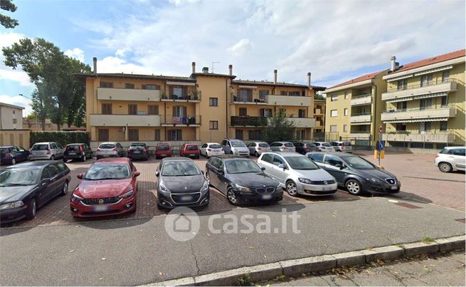 Garage/posto auto in residenziale in Viale Carlo Albino 2