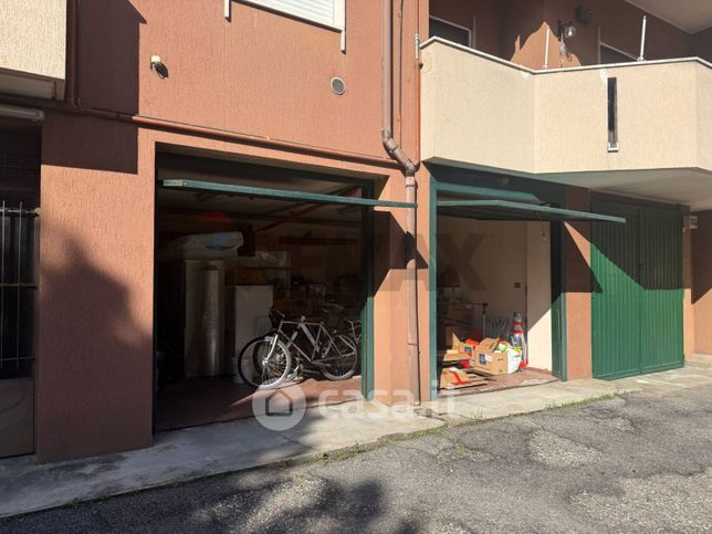 Box/posto auto in residenziale in Via Santo Stefano 10