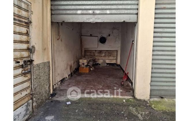 Box/posto auto in residenziale in Via Stefano Rivarola