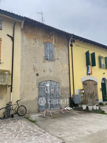 Capannone in commerciale in Via A. Leonelli 61