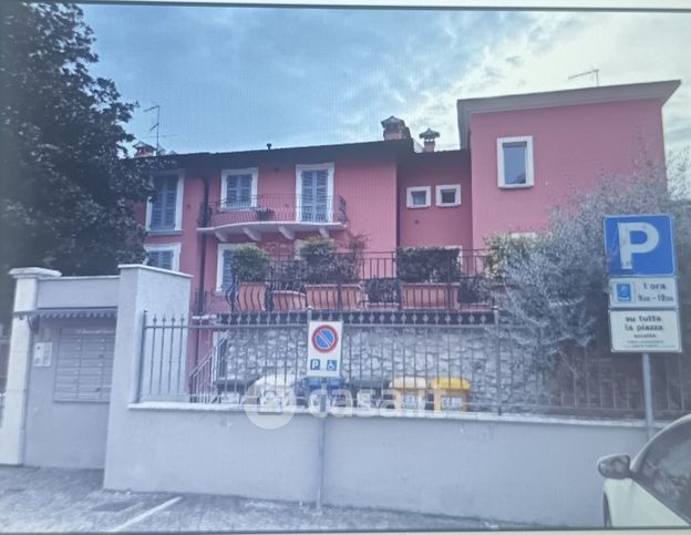 Box/posto auto in residenziale in Via Benamati