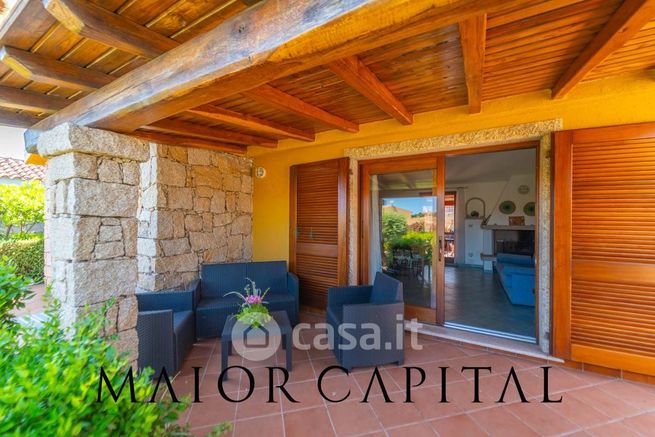 Casa bi/trifamiliare in residenziale in Loc. Baia Vignola
