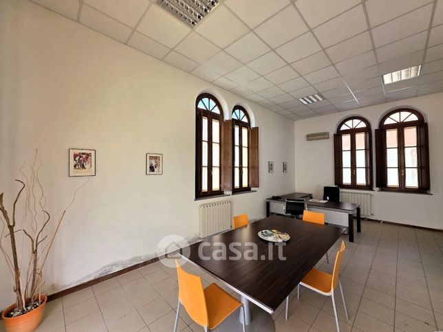 Ufficio in commerciale in Via Cesare Battisti