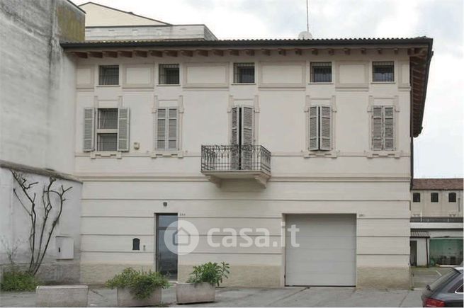 Appartamento in residenziale in Via Arcangelo Ghisleri 28