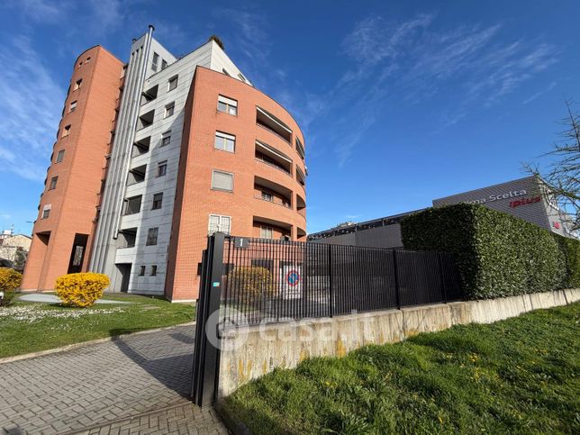 Box/posto auto in residenziale in Viale Ortles 76