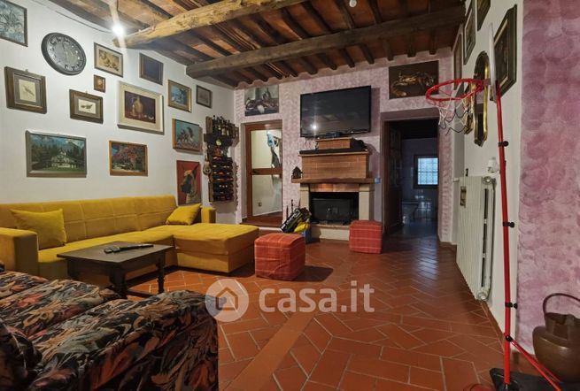 Casa indipendente in residenziale in 