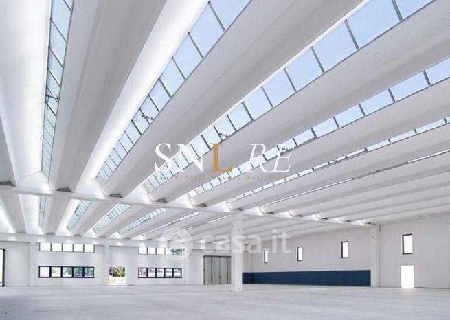 Capannone in commerciale in Via Pratese