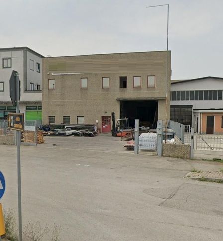 Capannone in commerciale in Via Asti 40