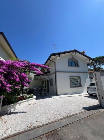 Casa bi/trifamiliare in residenziale in Via Giovan Battista Giorgini 17