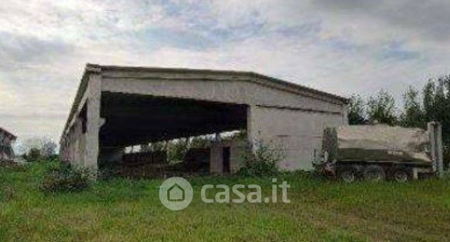 Capannone in commerciale in Via Tombotto