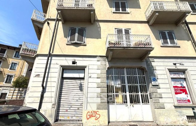 Capannone in commerciale in Via Assisi 2