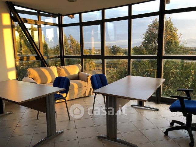 Ufficio in commerciale in 