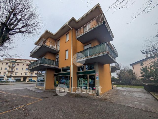Ufficio in commerciale in Via Cesare Battisti 60