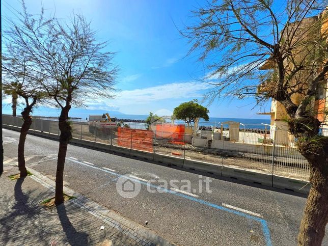 Appartamento in residenziale in Via Litoranea 128