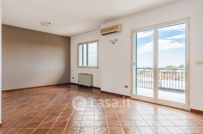 Appartamento in residenziale in Via Dei Giardini 11