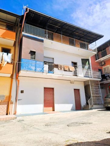 Casa bi/trifamiliare in residenziale in Vico Penta 25