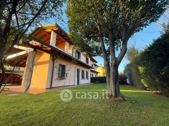 Casa bi/trifamiliare in residenziale in Via Felice Cavallotti