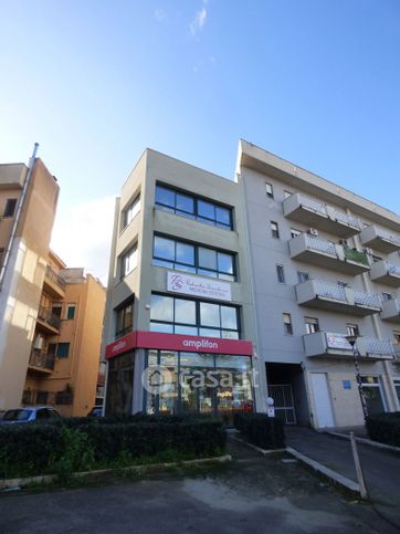 Ufficio in commerciale in Via Mattarella Bernardo 184