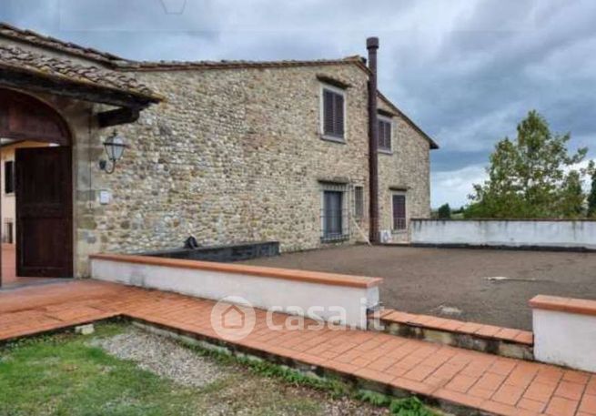 Casa indipendente in residenziale in Via Lucardese