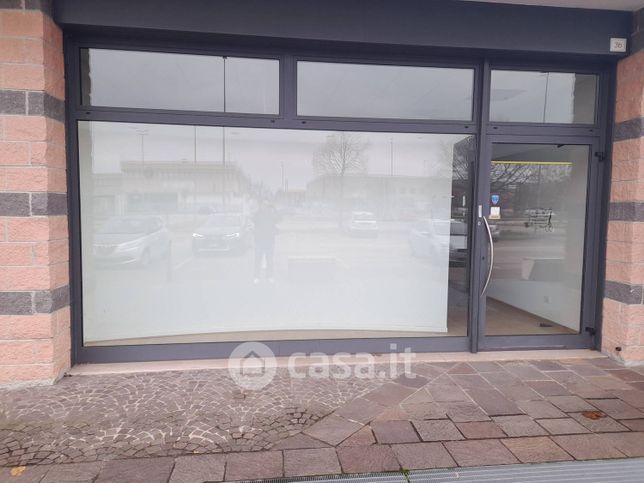 Attivitã /licenza (con o senza mura) in commerciale in Via Portogallo