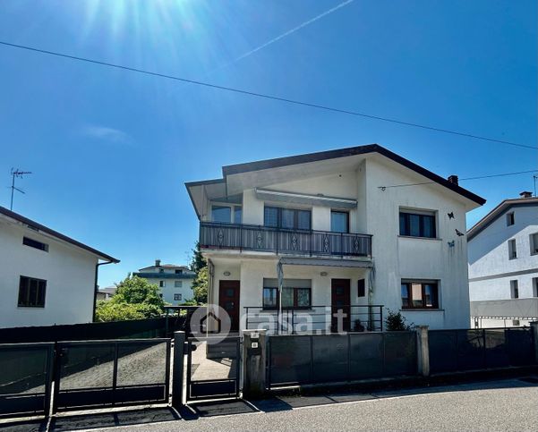 Casa bi/trifamiliare in residenziale in Via Emilia 22