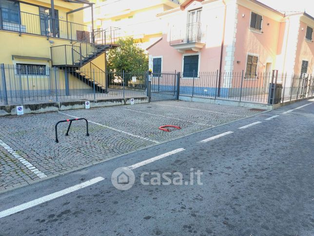 Garage/posto auto in residenziale in Via Corsica