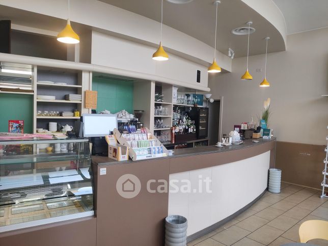 Negozio/locale commerciale in commerciale in Via Achille Grandi 2