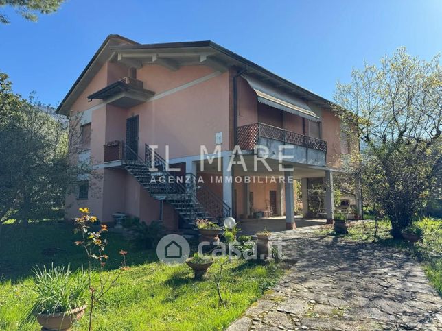 Casa indipendente in residenziale in 